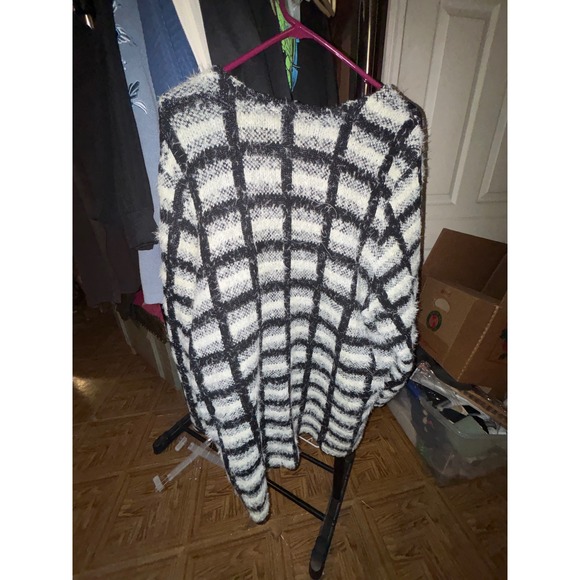 Allie & Rob Cardigan Black White Plaid Fuzzy Knit Button Front Size 3X - Picture 8 of 8